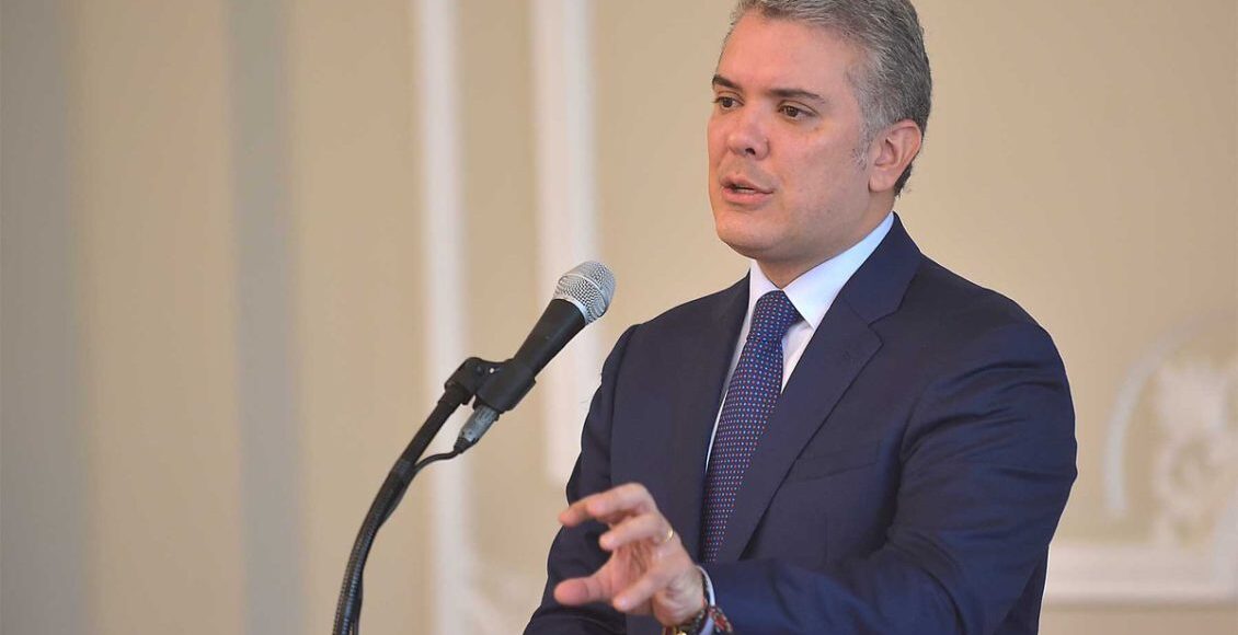Iván Duque critica solicitud del gobierno colombiano de levantar orden de captura a 'John Mechas'