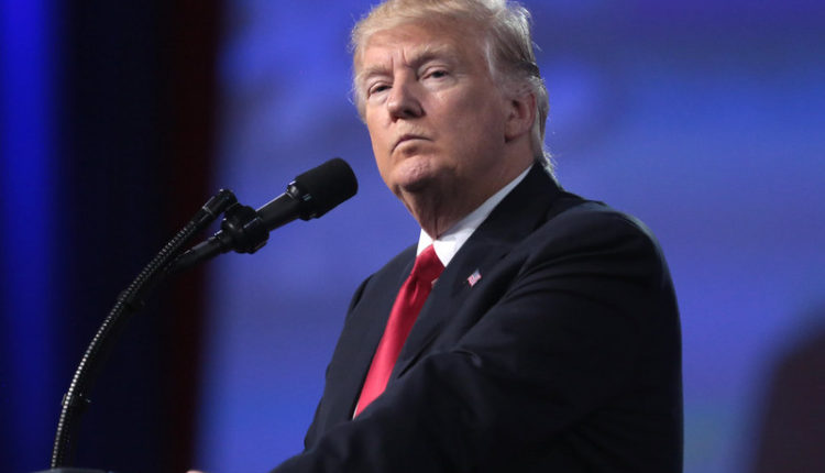 Donald Trump va a juicio acusado de violación