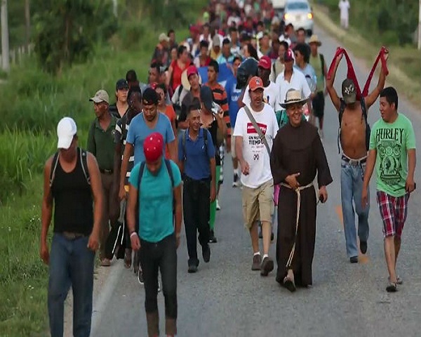 Instituto Nacional de Migración de México advierte sobre las "mentiras" del líder la caravana