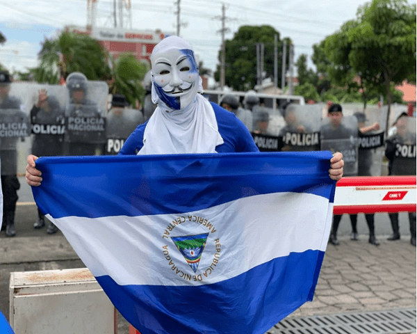 Opositores en Nicaragua: “Se ha criminalizado el uso de la bandera”