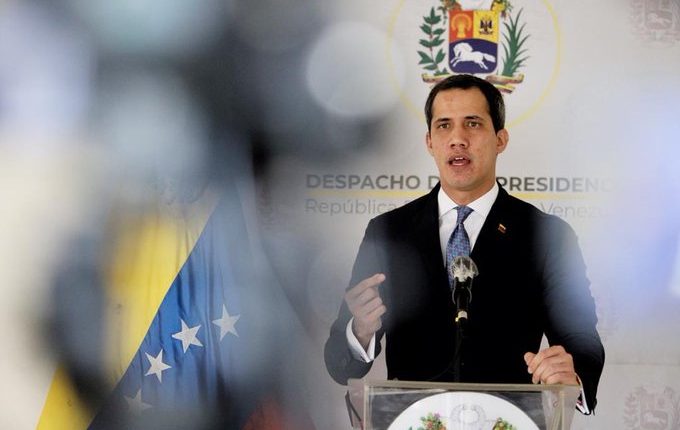 Guaidó pide no "destruir" el gobierno interino y sugiere que otro lo sustituya