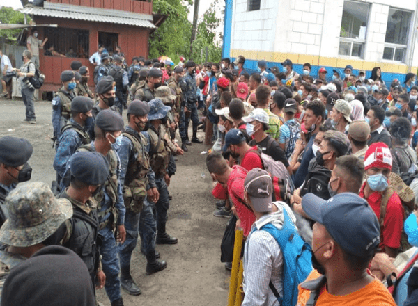 Caravana migrante de Honduras rompió el cerco y traspasó frontera de Guatemala