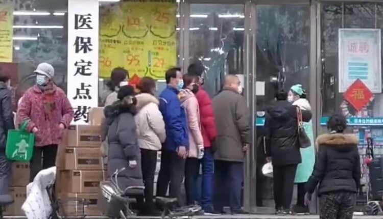 Crematorios saturados en China en medio de su peor ola de contagios de Covid-19