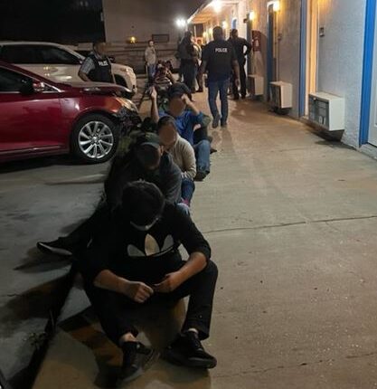 Arrestan a más de 80 inmigrantes dentro de un escondite al sur de Texas