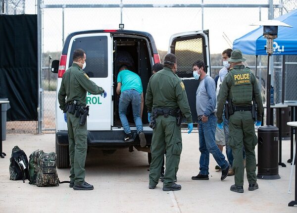 Piden cerrar “máquina” de detención de inmigrantes en fronteras de EEUU