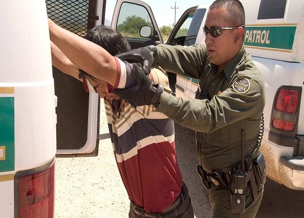 Pagarán más de $1 millón a 97 migrantes detenidos durante redada en Tennessee