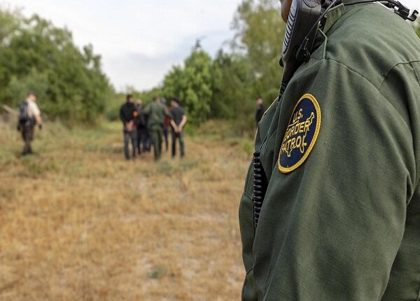 Patrulla Fronteriza encuentra seis grupos grandes de migrantes