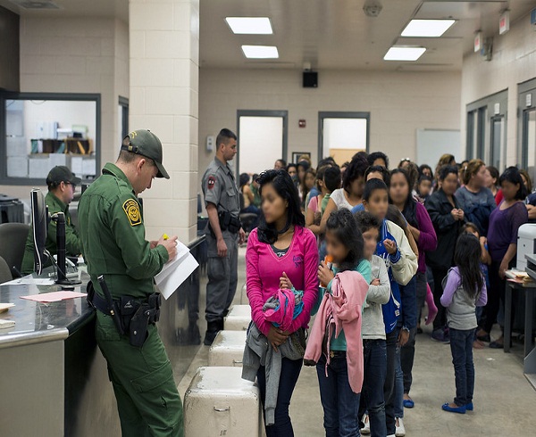 EEUU elimina norma de Trump y no expulsará a niños inmigrantes no acompañados
