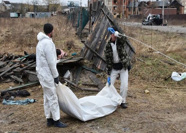 Periodistas le ponen rostro a los crímenes de guerra en Ucrania