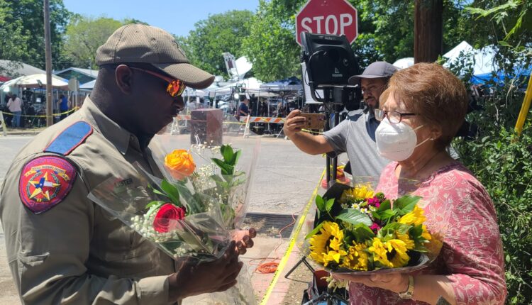 Investigan inacción policial en masacre escolar en Texas