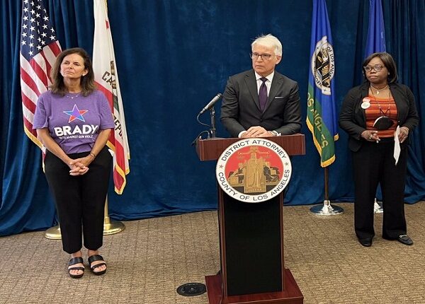 Fiscal de Los Ángeles crea equipos de respuesta rápida ante tiroteos masivos