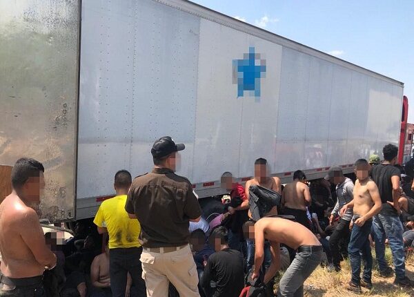 Autoridades 'horrorizadas' tras hallazgo de migrantes muertos en tráiler en San Antonio