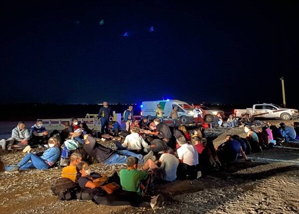 Texas despliega tropas por afluencia de migrantes antes de fecha límite de expulsión del Título 42