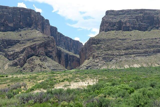 Biden aprueba construcción y reparación de infraestructura fronteriza en EEUU