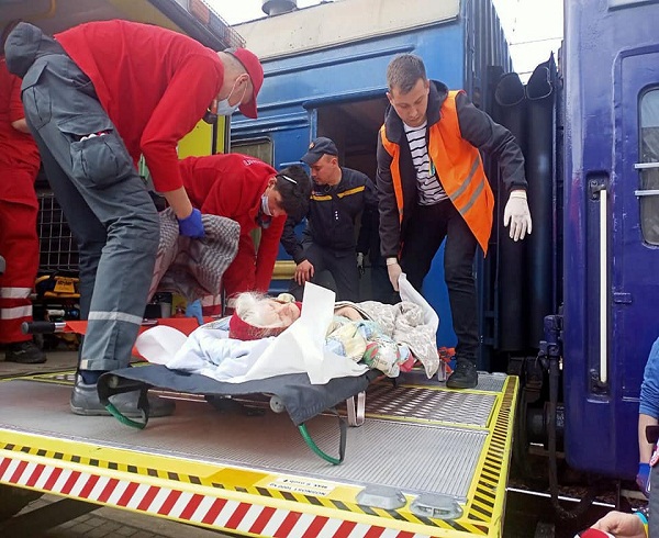 Autoridades confirman evacuación de civiles de la planta Azovstal en Mariúpol