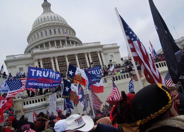 Comité del Congreso recomienda cargos criminales contra Trump por asalto al Capitolio