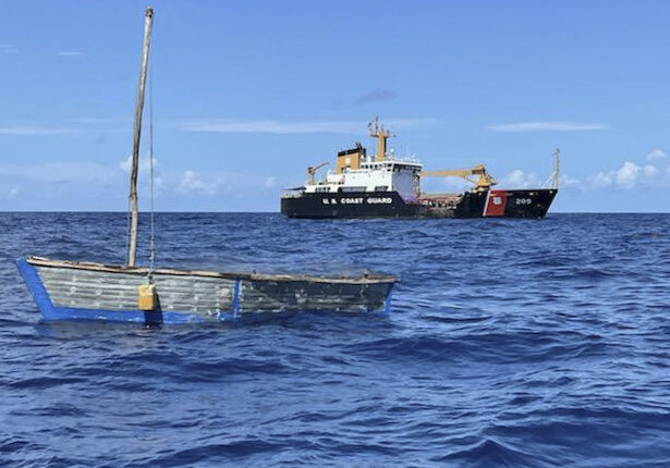 Guardia Costera de EEUU repatrían a 907 migrantes a Cuba y Haití y detienen a otros 239 migrantes en el mar