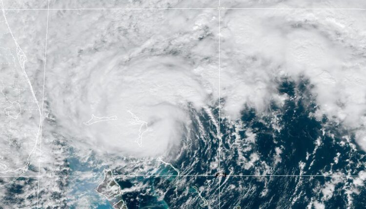 Fuerte marejada ciclónica en la isla Gran Bahama: ahora Nicola avanza a Florida