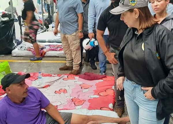 Panamá pide apoyo para atender a 1.500 migrantes venezolanos varados