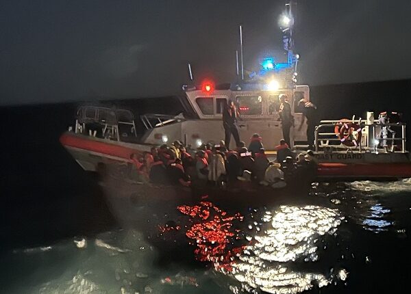 Incrementan monitoreo de la migración masiva a lo largo de la costa de Florida