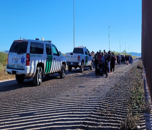 Patrulla Fronteriza registró 251.000 arrestos de migrantes en Tucson, Arizona
