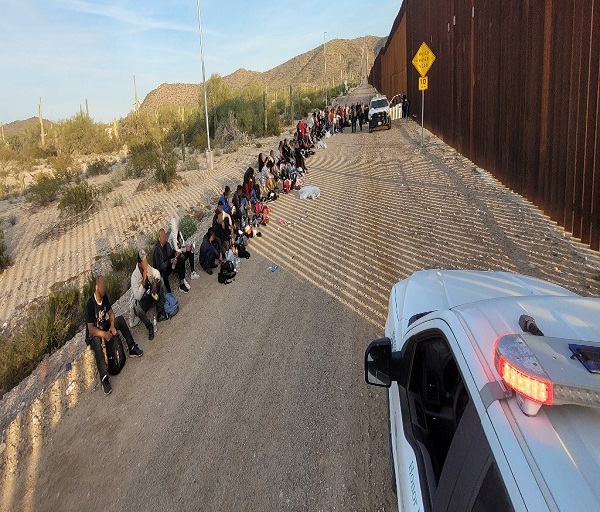 Patrulla Fronteriza registró 251.000 arrestos de migrantes en Tucson, Arizona