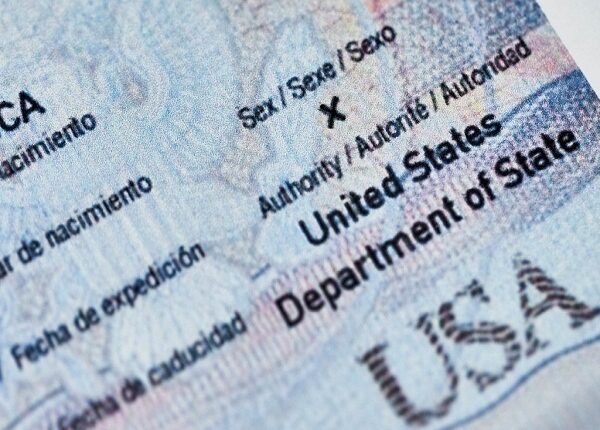 USCIS establece proceso de libertad condicional por reunificación para familias ecuatorianas