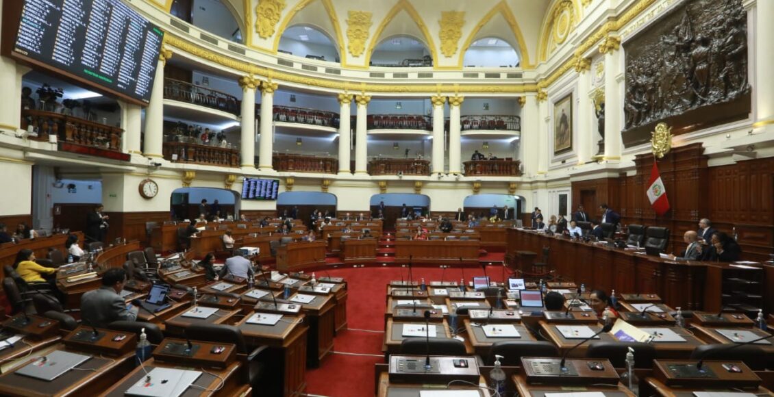 Poder Ejecutivo de Perú propondrá elecciones en octubre y reforma de Constitución