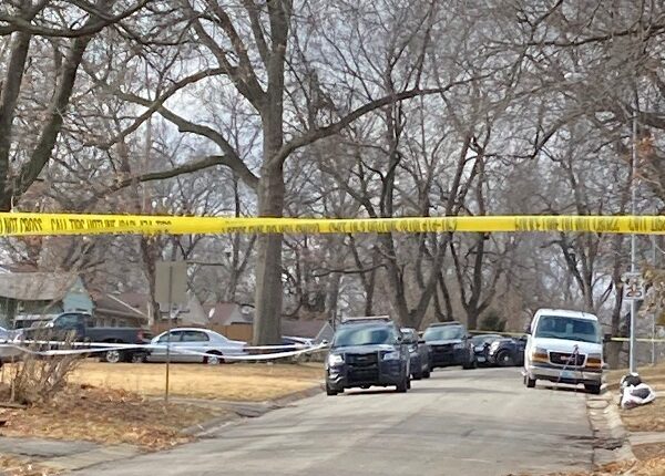 Policía investiga homicidio ocurrido en residencia al oeste de Kansas City, Missouri