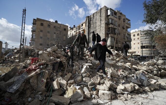 Muertes por devastador terremoto entre Turquía y Siria superan las 11.000