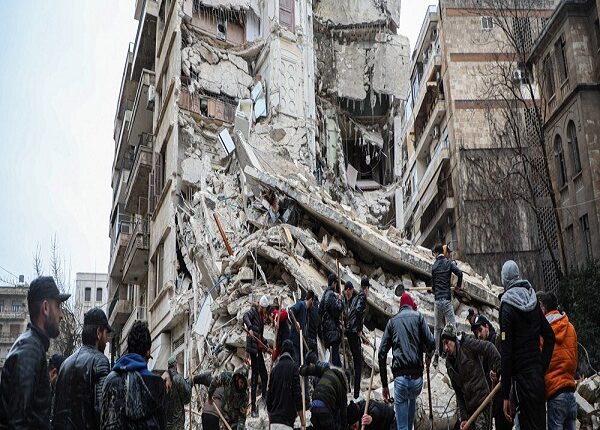 Rescates milagrosos en Turquía y Siria tras más de 100 horas bajo los escombros