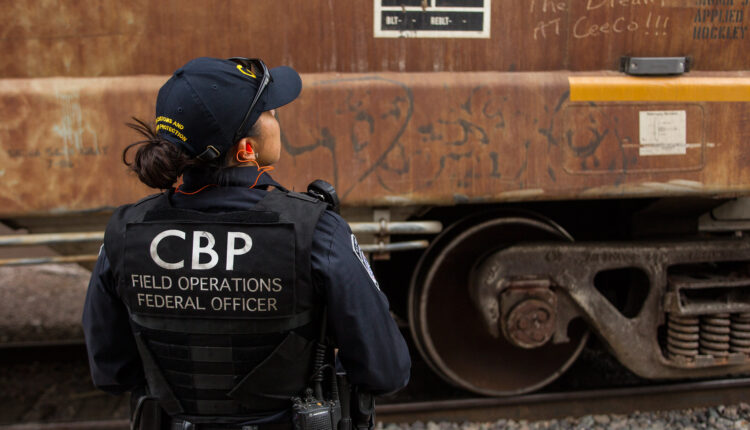 Reportan en febrero más de 140.000 encuentros de migrantes en la frontera suroeste de EEUU