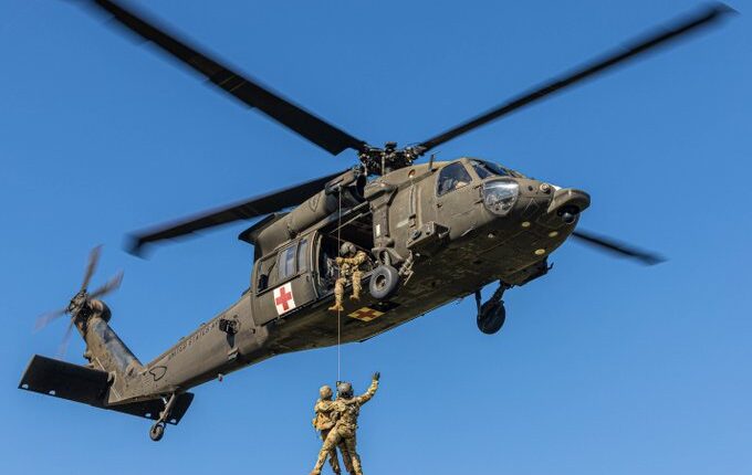 Choque de dos helicópteros deja nueve soldados muertos en Kentucky, EEUU