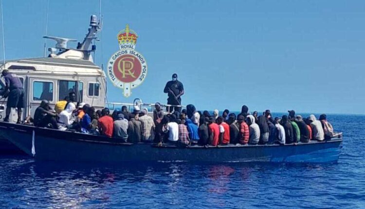 Interceptan una embarcación con 184 migrantes haitianos en Islas Turcas y Caicos