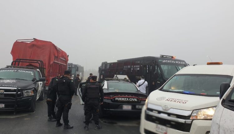 Interceptan a 94 migrantes irregulares escondidos en un camión al norte de México