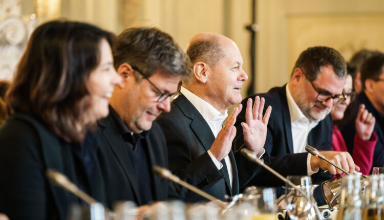 Canciller alemán exige a China que no envíe armas a Rusia