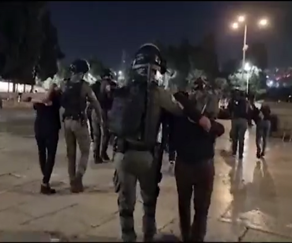 Más de 350 arrestados por enfrentamientos en la mezquita de Al Aqsa en Jerusalén