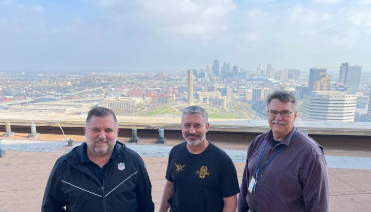 Policía de Kansas City, Missouri, trabaja en la seguridad para el Draft de la NFL