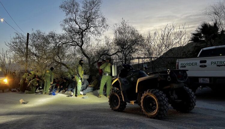 Detenciones de migrantes en frontera de EEUU aumentaron 25 % en marzo