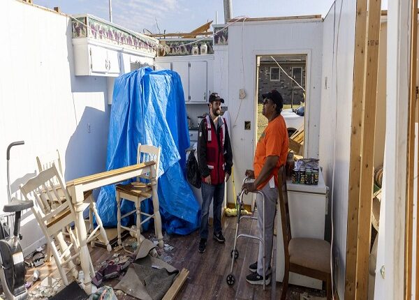 Aumenta a 32 la cifra de muertos por tormentas y tornados en EEUU