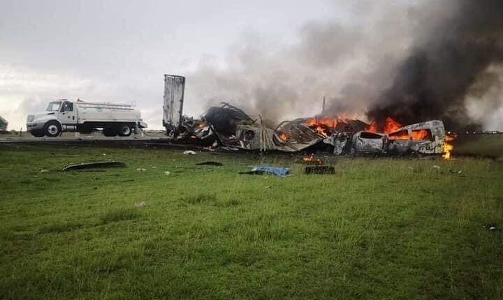 Asciende a 26 la cifra de víctimas mortales por trágico accidente vial en México