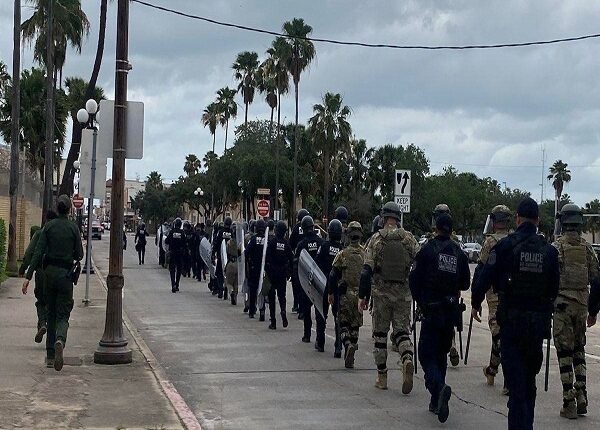 Gobernador Abbott despliega una nueva fuerza fronteriza táctica de Texas