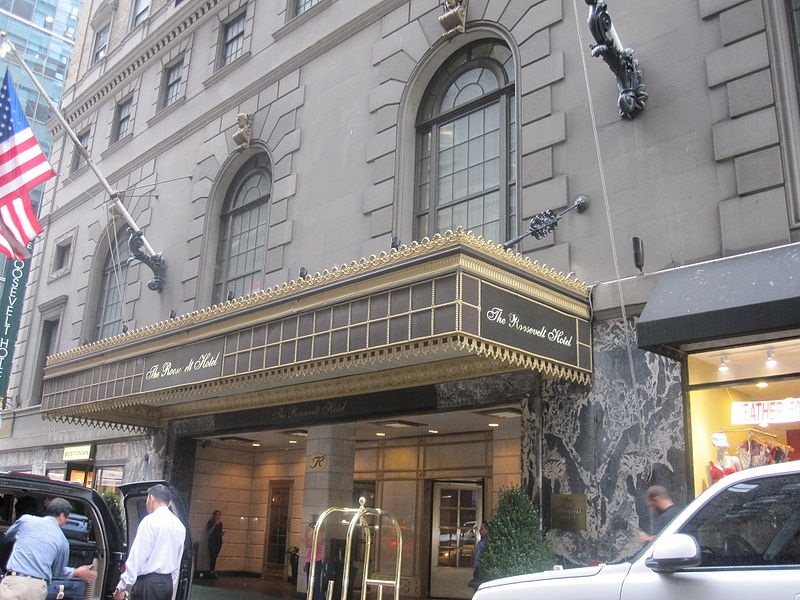 Habilitan el histórico hotel Roosevelt en Manhattan como refugio para migrantes en Nueva York