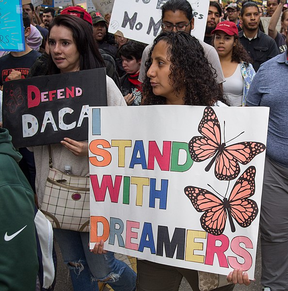 Gobierno de EEUU rechaza decisión judicial de declarar ilegal el plan migratorio DACA