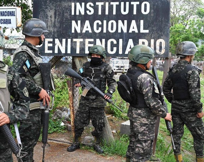 Gobierno pagará funeral de 41 reclusas “calcinadas” tras motín en cárcel de Honduras