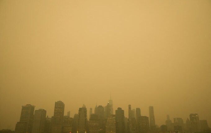 El humo que cubre EEUU y Canadá podría durar días mientras los incendios no cesan