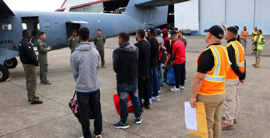 Panamá deporta a 66 colombianos por representar una amenaza de seguridad