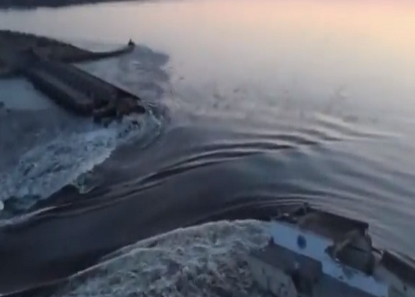 Aseguran que fuerzas rusas destruyeron represa de central hidroeléctrica de Nova Kajovka, en Je