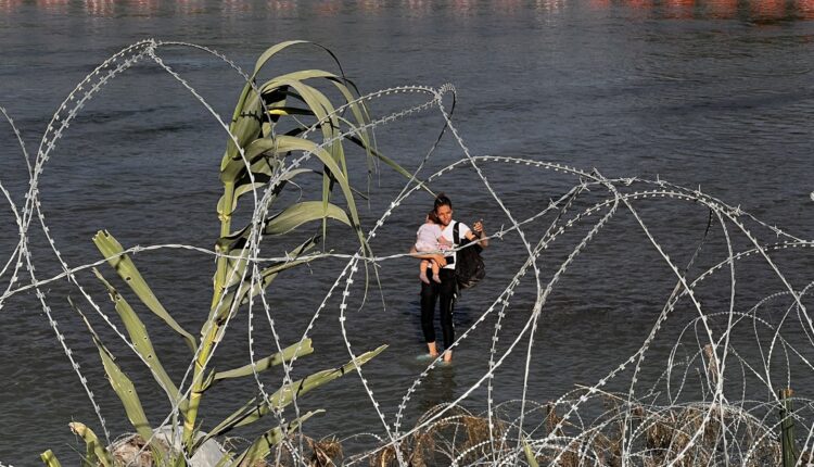 Autoridades de Texas advierten que mantendrán medidas disuasivas para frenar cruces ilegales