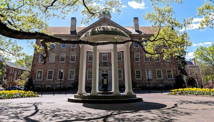 Policía responde a persona armada en la Universidad de Carolina del Norte